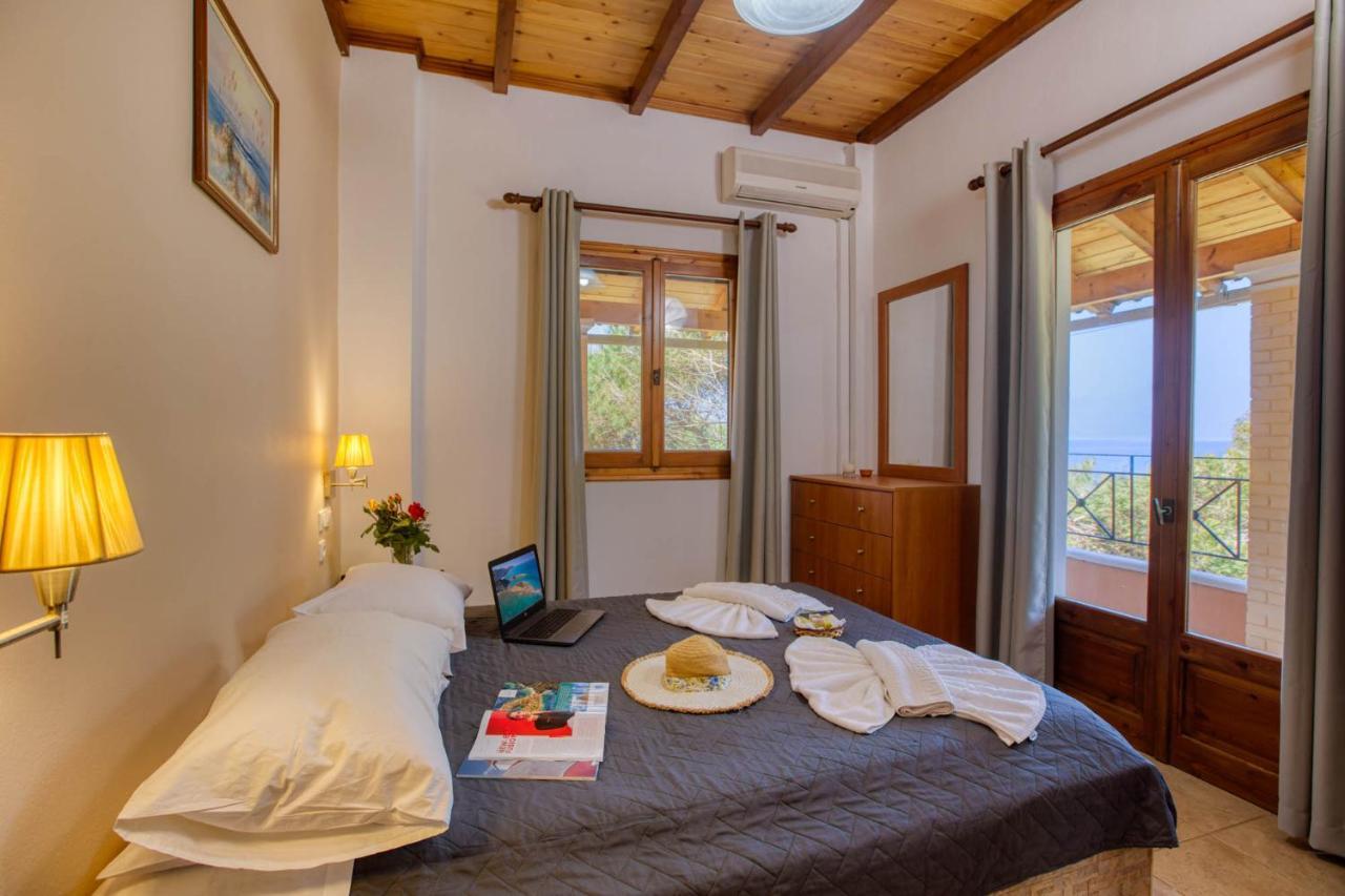 Christinas Apartments Ágios Matthaíos Zewnętrze zdjęcie