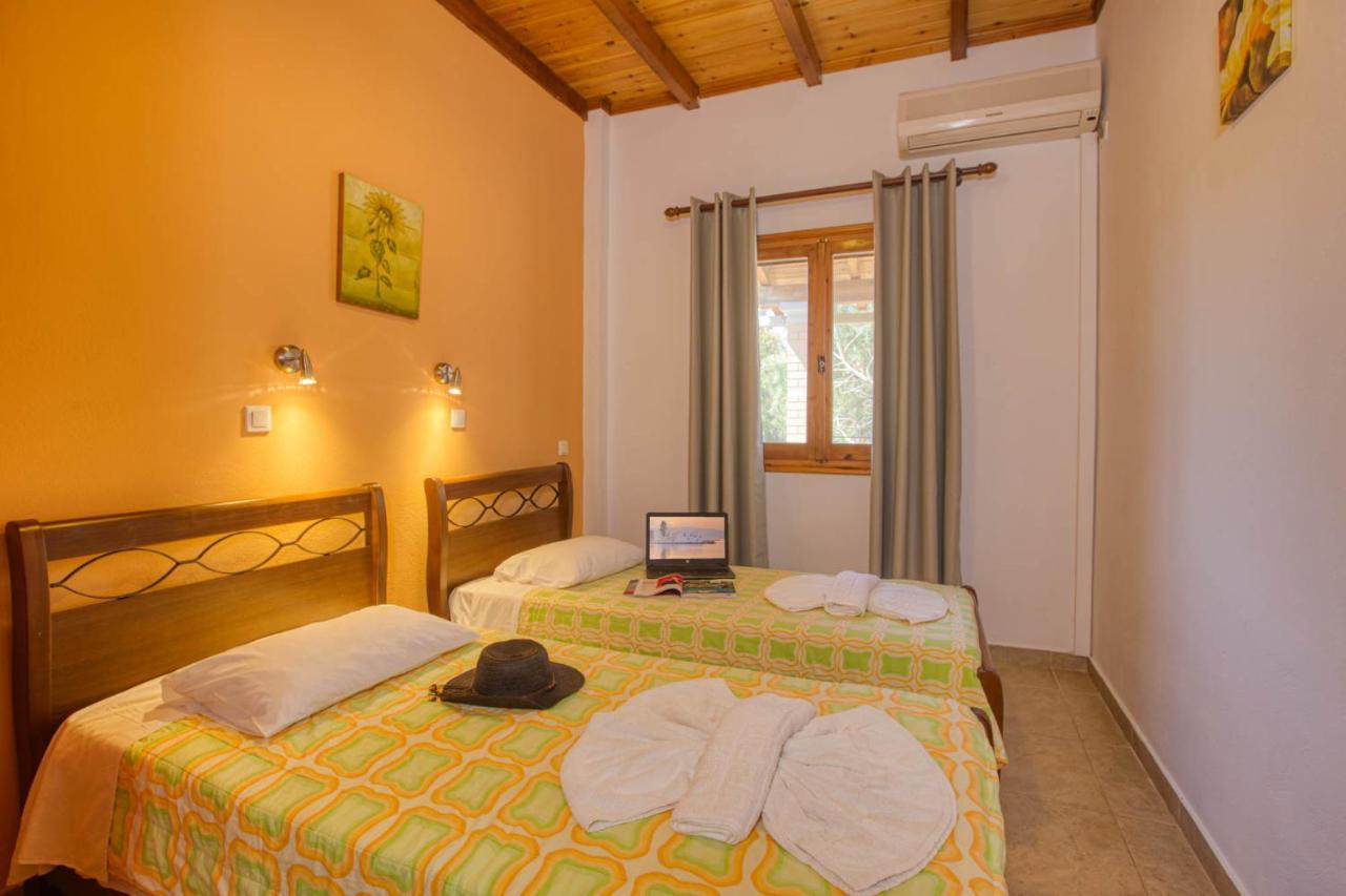 Christinas Apartments Ágios Matthaíos Zewnętrze zdjęcie