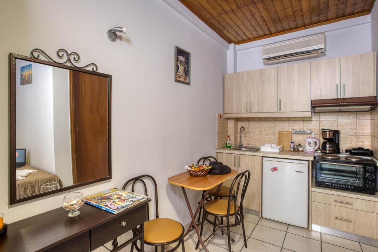 Christinas Apartments Ágios Matthaíos Zewnętrze zdjęcie