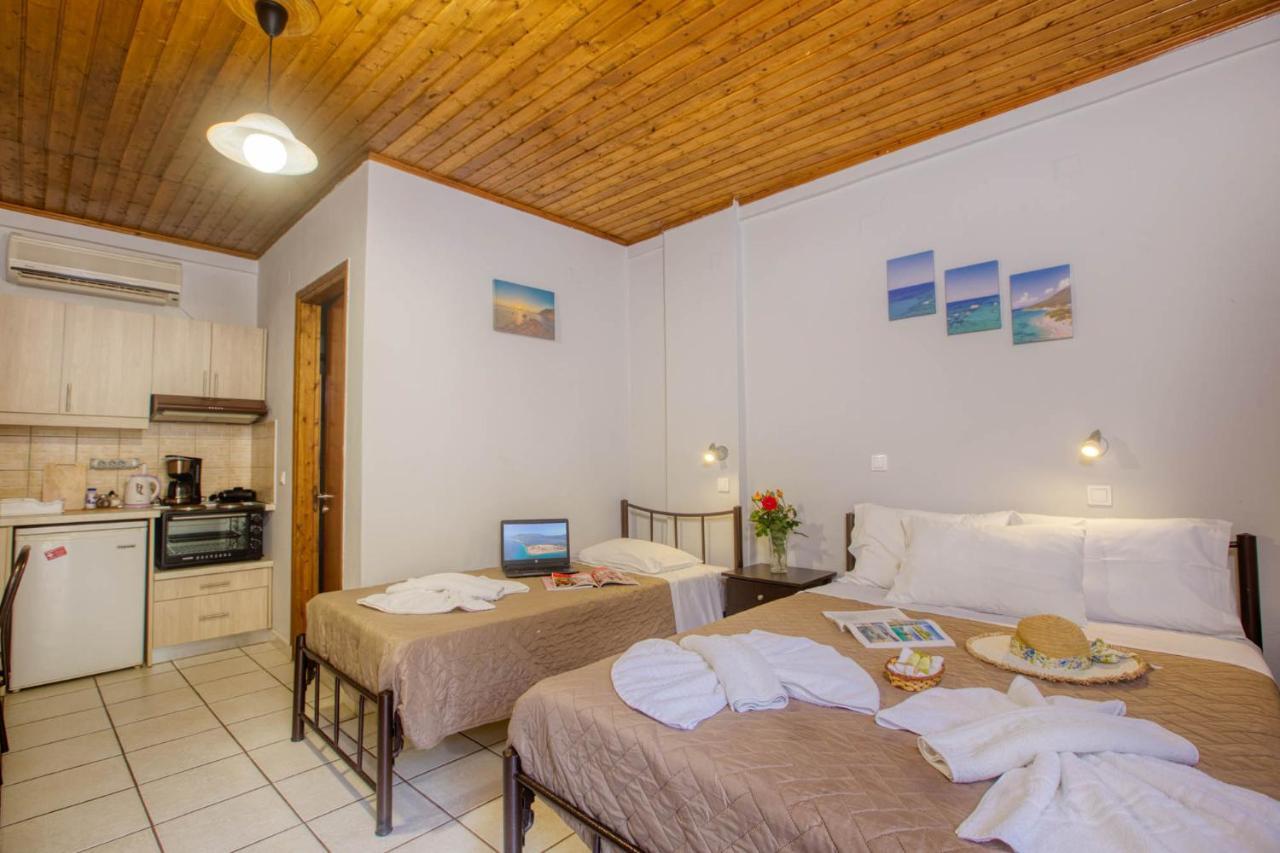 Christinas Apartments Ágios Matthaíos Zewnętrze zdjęcie