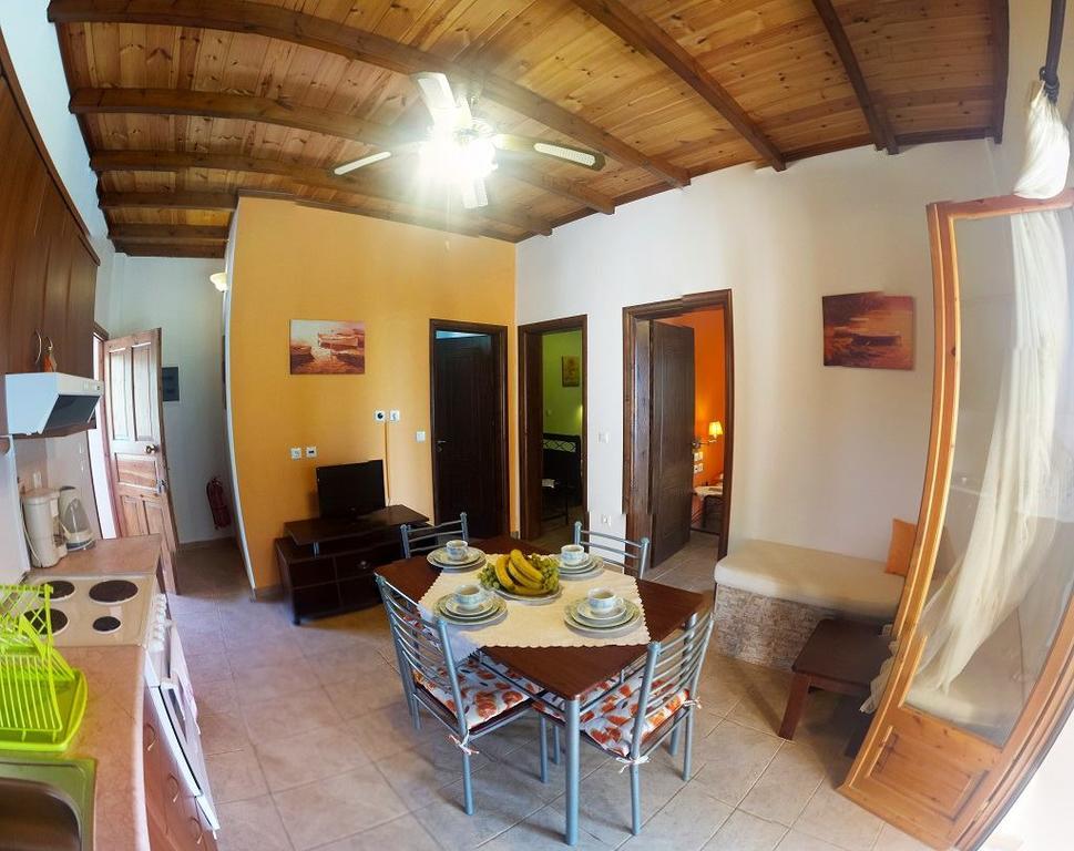 Christinas Apartments Ágios Matthaíos Zewnętrze zdjęcie