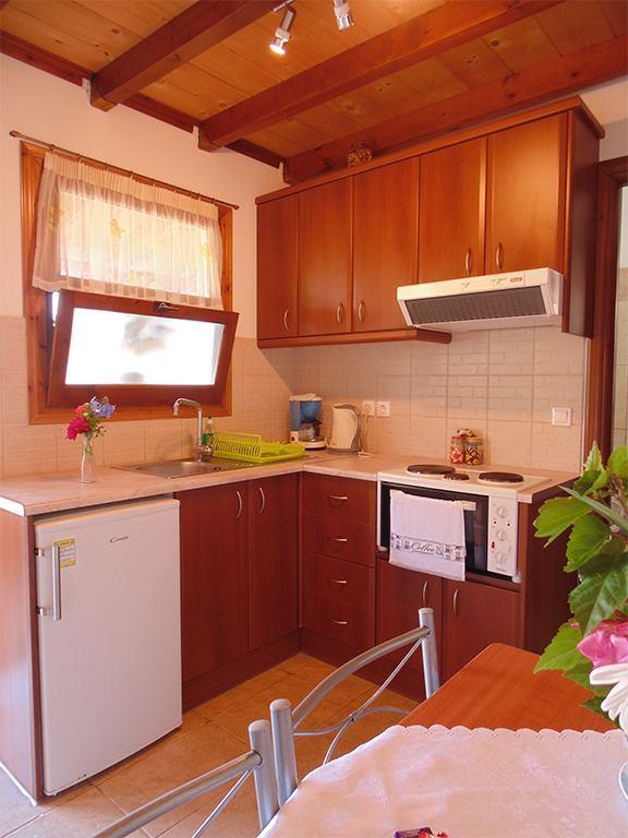 Christinas Apartments Ágios Matthaíos Zewnętrze zdjęcie