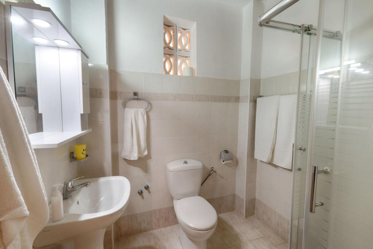 Christinas Apartments Ágios Matthaíos Zewnętrze zdjęcie