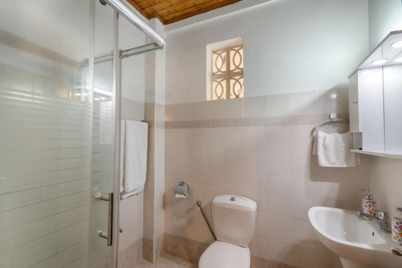 Christinas Apartments Ágios Matthaíos Zewnętrze zdjęcie